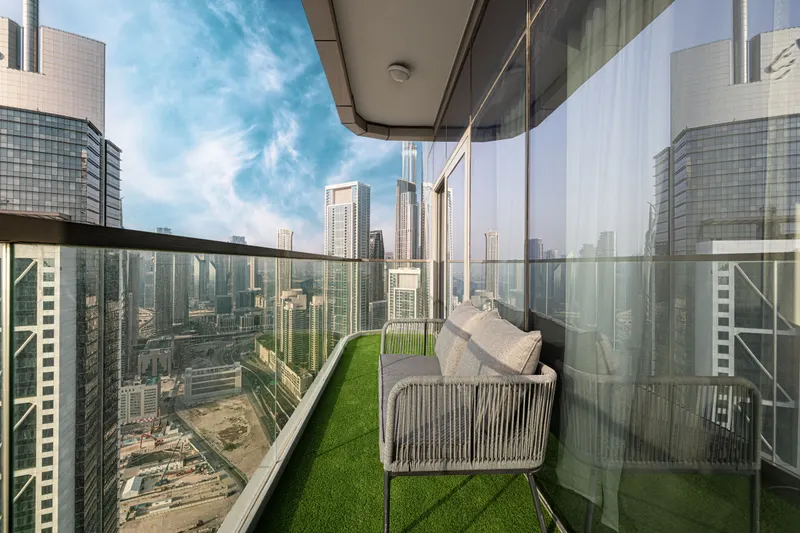 Luxurious Dubai Pool w/ Awe-Inspiring Burj Khalifa