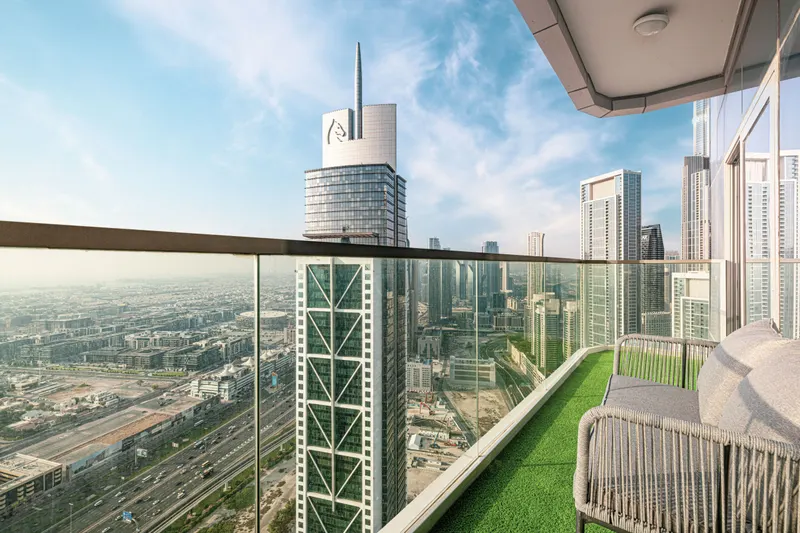 Luxurious Dubai Pool w/ Awe-Inspiring Burj Khalifa