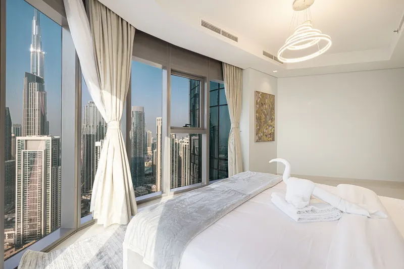 Luxurious Dubai Pool w/ Awe-Inspiring Burj Khalifa