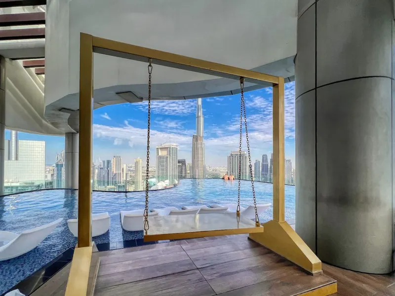 Panoramic Dubai Infinity Pool - Burj Khalifa Views
