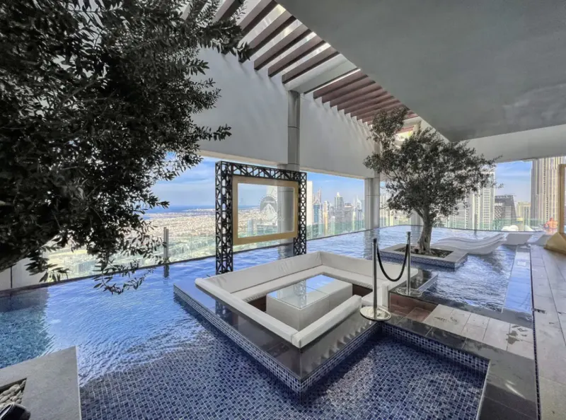 Panoramic Dubai Infinity Pool - Burj Khalifa Views