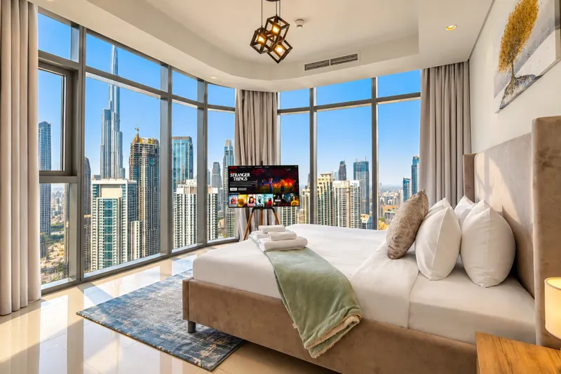 Skyline Serenity - Burj Khalifa w/ Infinity Pool