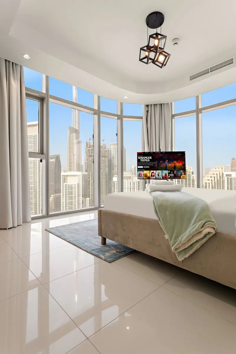 Skyline Serenity - Burj Khalifa w/ Infinity Pool
