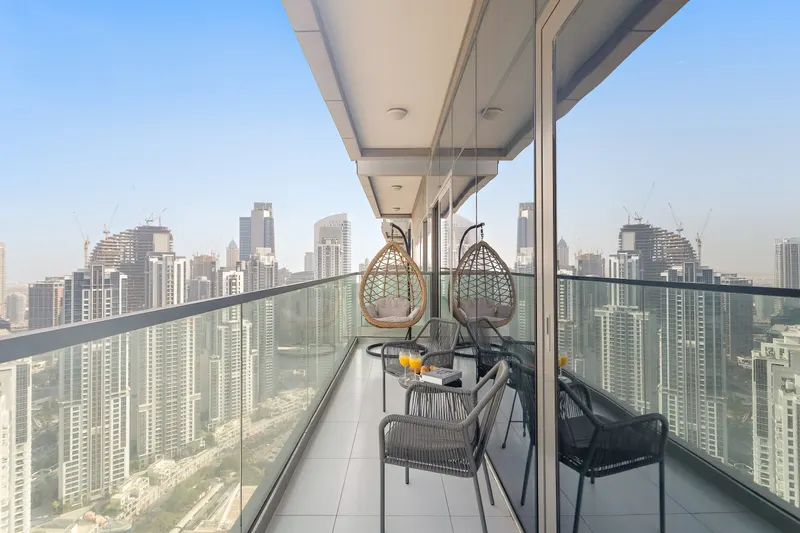 Skyline Serenity - Burj Khalifa w/ Infinity Pool