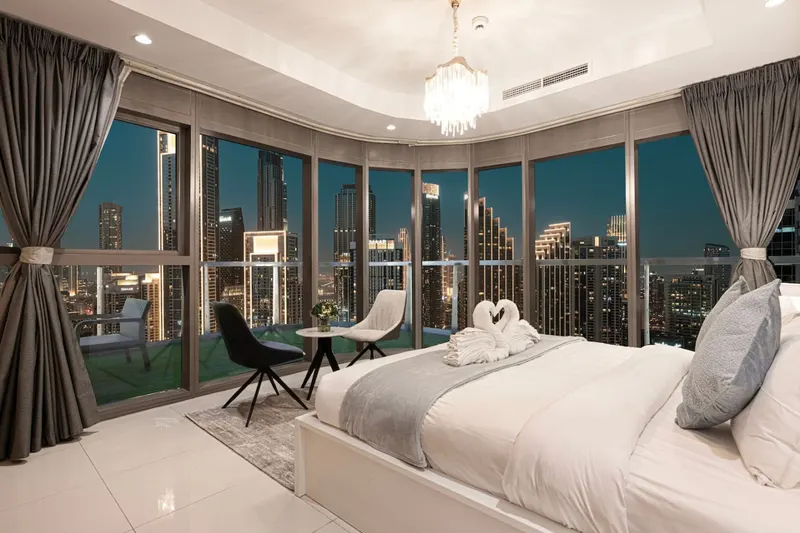 Expansive Private Patio-Infinity Pool/Burj Khalifa