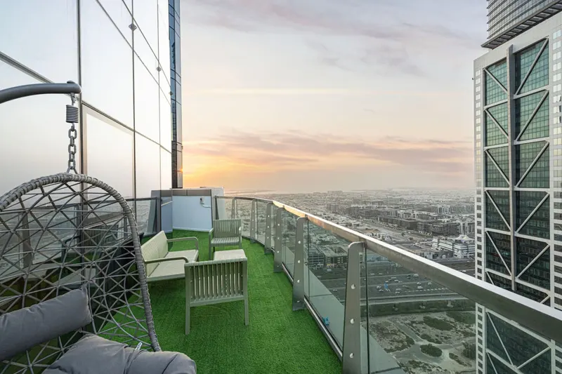 Expansive Private Patio-Infinity Pool/Burj Khalifa