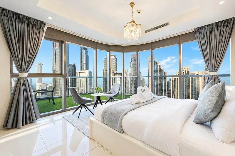 Expansive Private Patio-Infinity Pool/Burj Khalifa