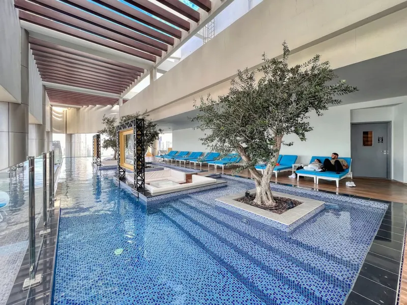 Dubai Scenic Infinity Pool w/ Burj Khalifa Views