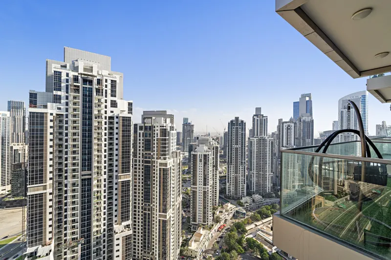 Dubai Scenic Infinity Pool w/ Burj Khalifa Views