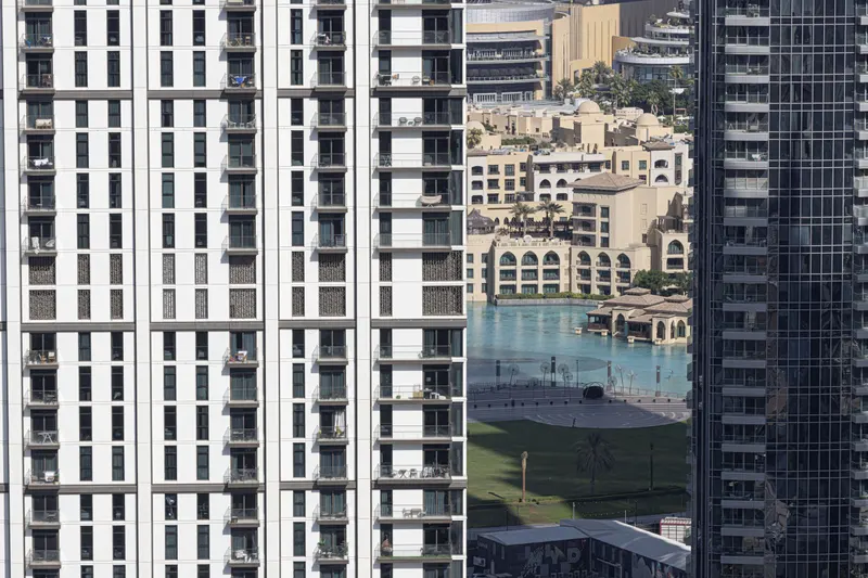 Dubai Scenic Infinity Pool w/ Burj Khalifa Views