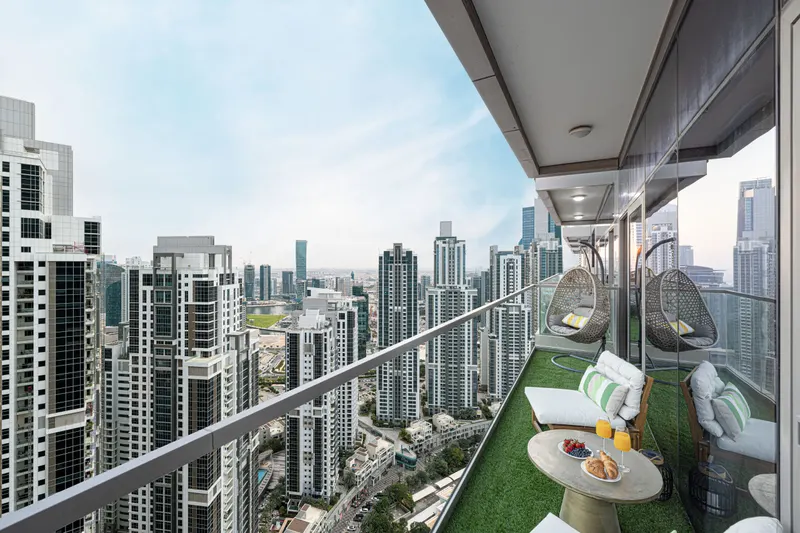Modern High-Rise Escape - Infinity Pool /Burj View