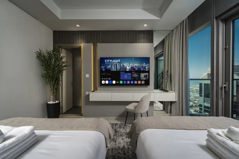 Stunning 2BR w/ Seaview- Infinity Pool & Burj View