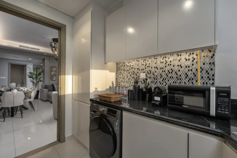 Stunning 2BR w/ Seaview- Infinity Pool & Burj View