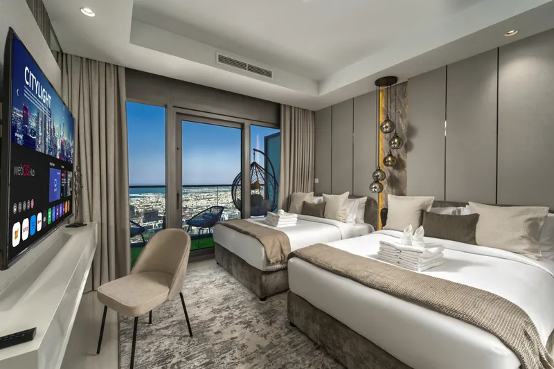 Stunning 2BR w/ Seaview- Infinity Pool & Burj View