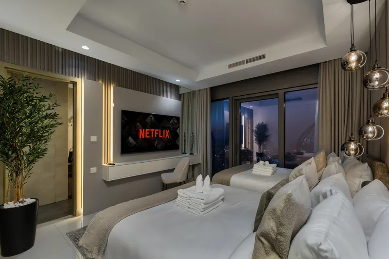 Stunning 2BR w/ Seaview- Infinity Pool & Burj View