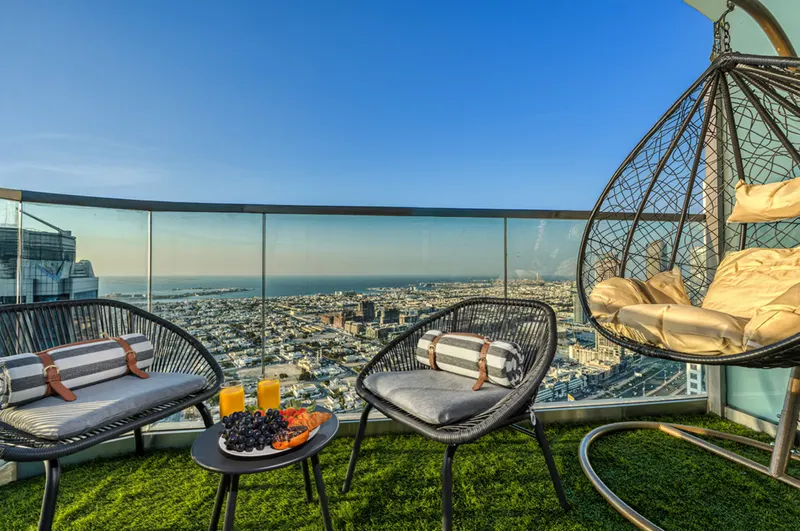 Stunning 2BR w/ Seaview- Infinity Pool & Burj View