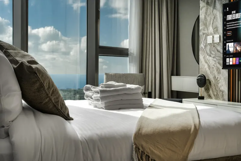 Stunning 2BR w/ Seaview- Infinity Pool & Burj View