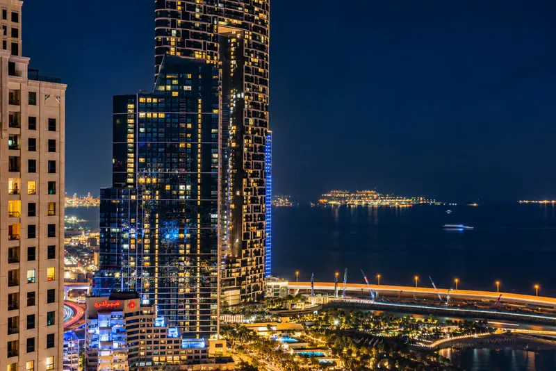 2BR Dubai Eye View Unit - Beach & Steps to Marina