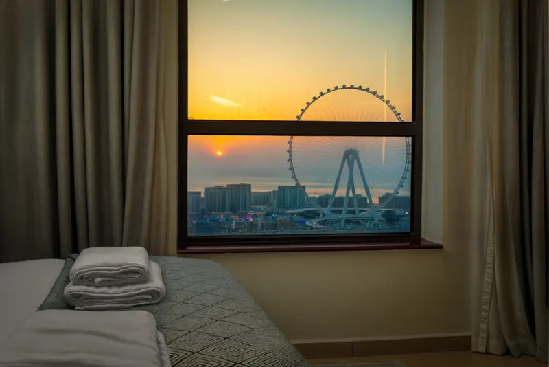 2BR Dubai Eye View Unit - Beach & Steps to Marina