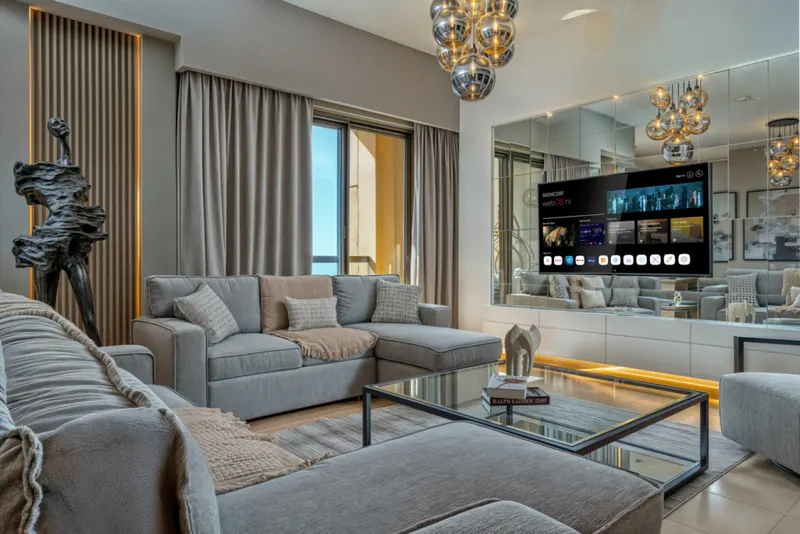 2BR Dubai Eye View Unit - Beach & Steps to Marina