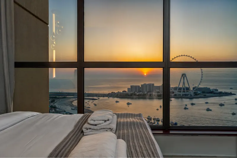 2BR Dubai Eye View Unit - Beach & Steps to Marina