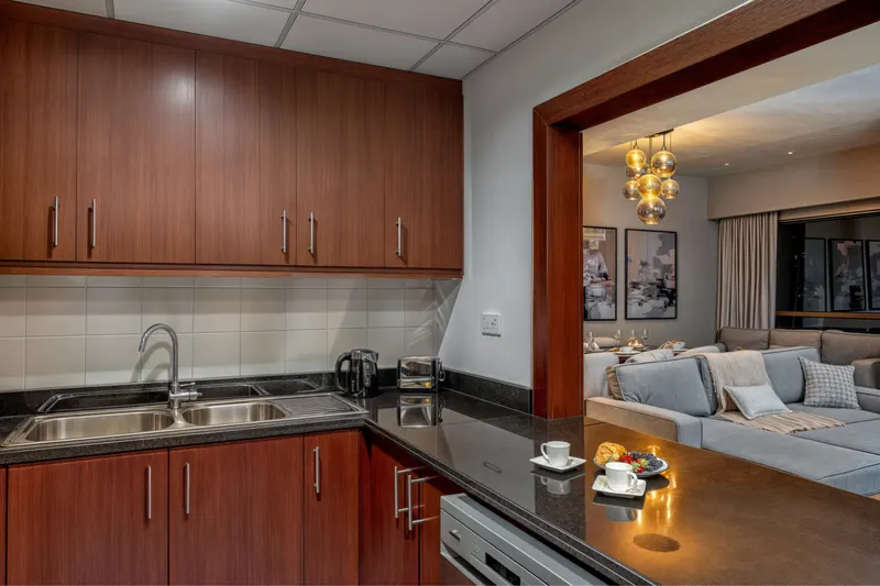 2BR Dubai Eye View Unit - Beach & Steps to Marina