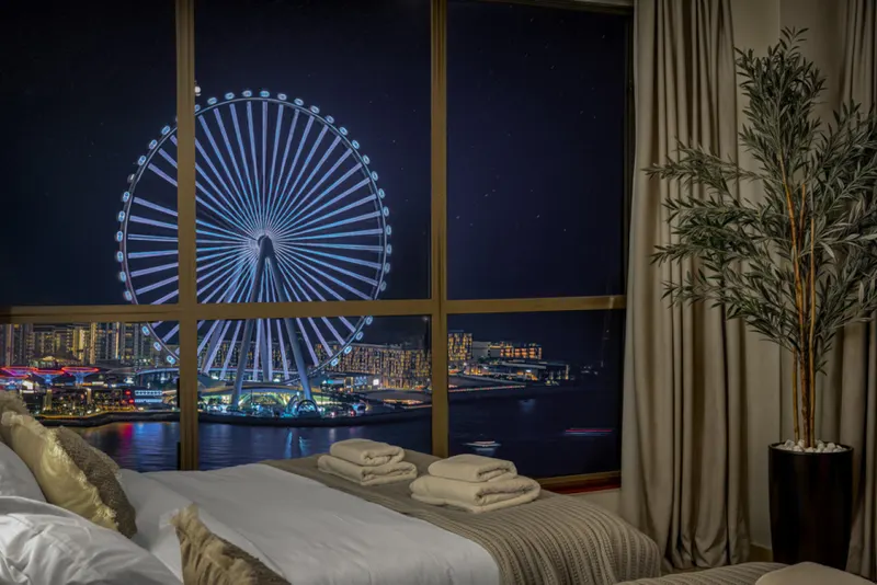 2BR Dubai Eye View Unit - Beach & Steps to Marina