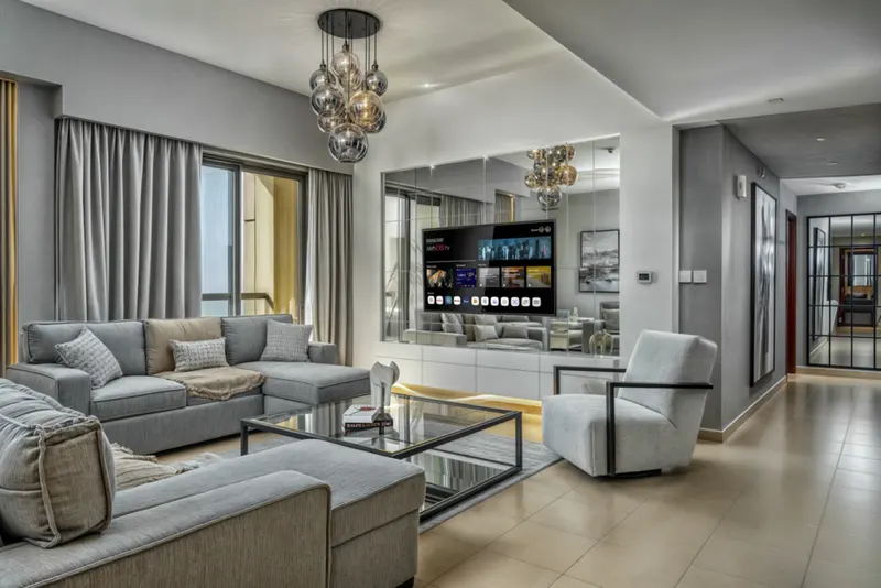 2BR Dubai Eye View Unit - Beach & Steps to Marina