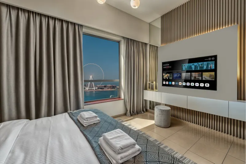 2BR Dubai Eye View Unit - Beach & Steps to Marina