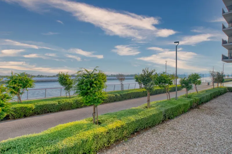 Modern Getaway - Close to Ferrari World & Yas Mall