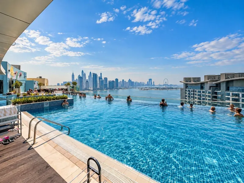 Calm Breezy Sanctuary-Infinity Pool & Beach Access
