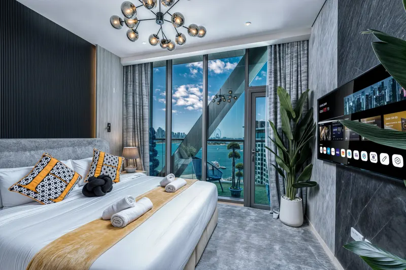 Breezy Luxe Retreat - Beach & Infinity Pool Access