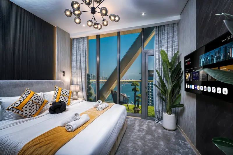 Breezy Luxe Retreat - Beach & Infinity Pool Access