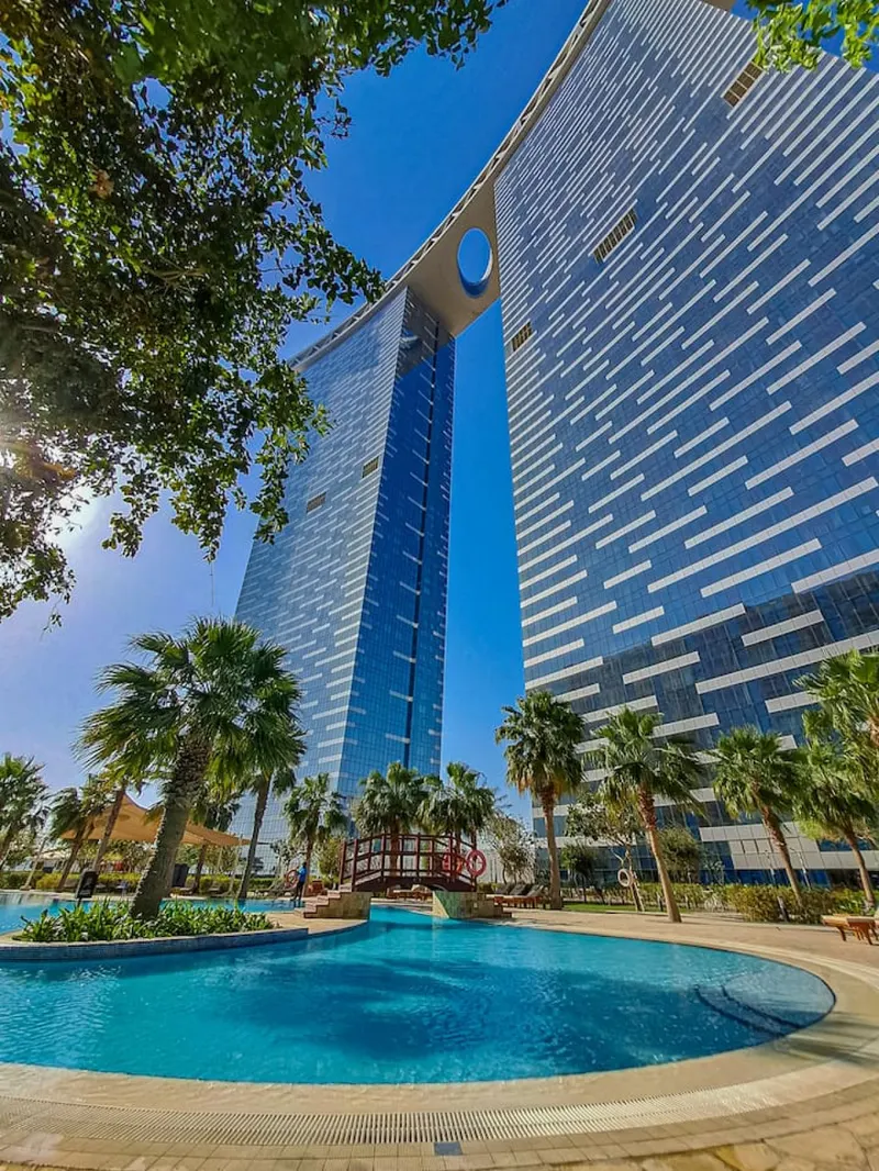 Premier Apt in Gate Tower - Pool & Gym