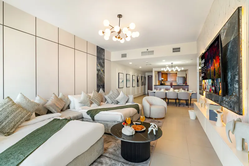 Premier Apt in Gate Tower - Pool & Gym