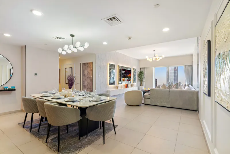 Premier Apt in Gate Tower - Pool & Gym
