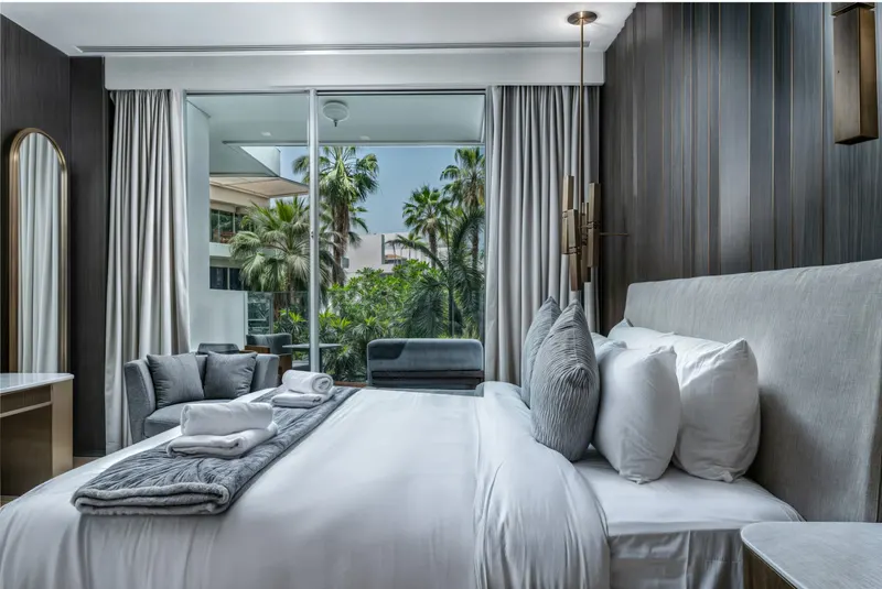 FIVE PALM Gateway | View + Pool & Beach Access