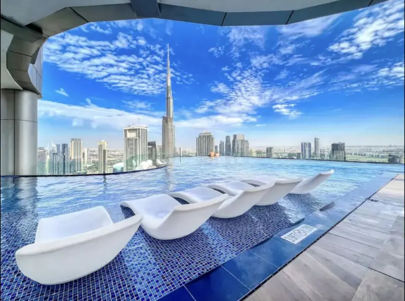 Sublime Infinity Pool -Majestic Burj Khalifa Views