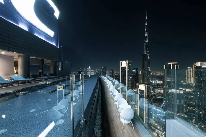Sublime Infinity Pool -Majestic Burj Khalifa Views