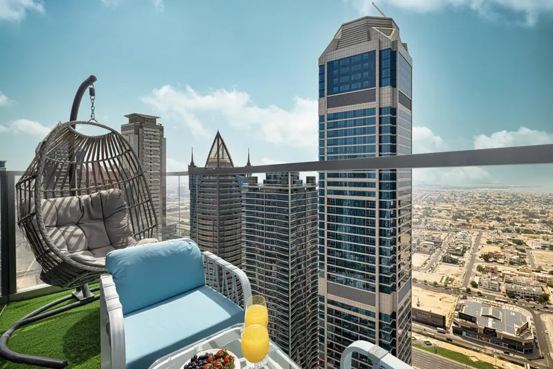 Sublime Infinity Pool -Majestic Burj Khalifa Views