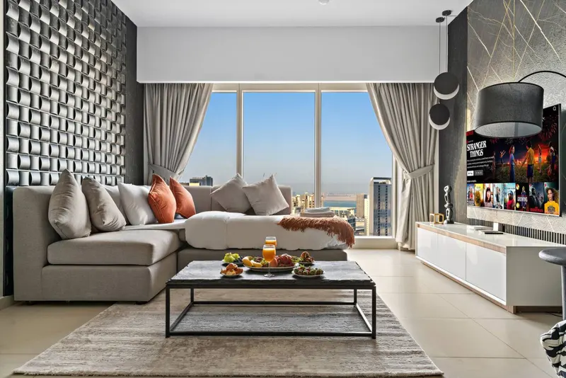 Experience Grandeur: Amazing Views, Pool & Gym