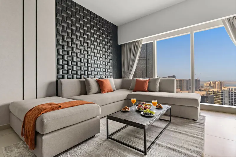 Experience Grandeur: Amazing Views, Pool & Gym