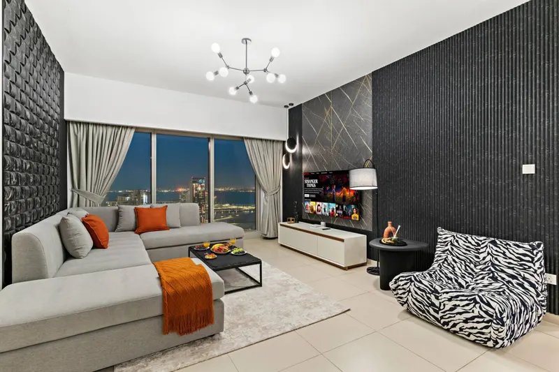 Experience Grandeur: Amazing Views, Pool & Gym