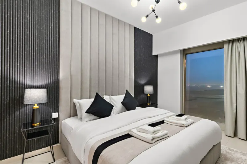 Experience Grandeur: Amazing Views, Pool & Gym