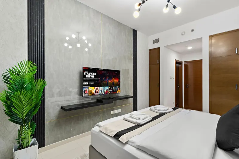 Experience Grandeur: Amazing Views, Pool & Gym