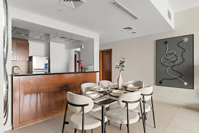 Experience Grandeur: Amazing Views, Pool & Gym