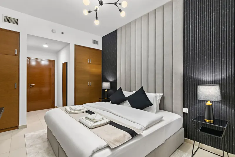 Experience Grandeur: Amazing Views, Pool & Gym