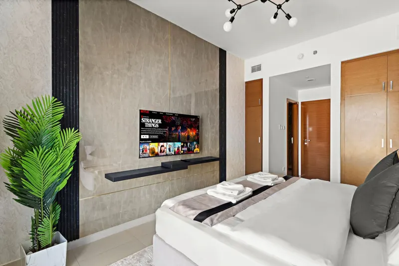 Experience Grandeur: Amazing Views, Pool & Gym