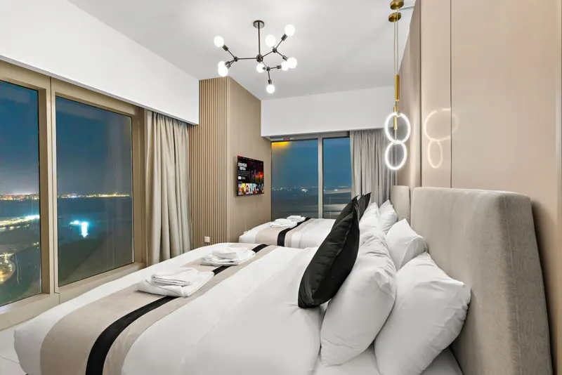 Experience Grandeur: Amazing Views, Pool & Gym