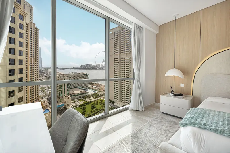 Marina Heights - Spectacular Sea Views, Pool & Gym